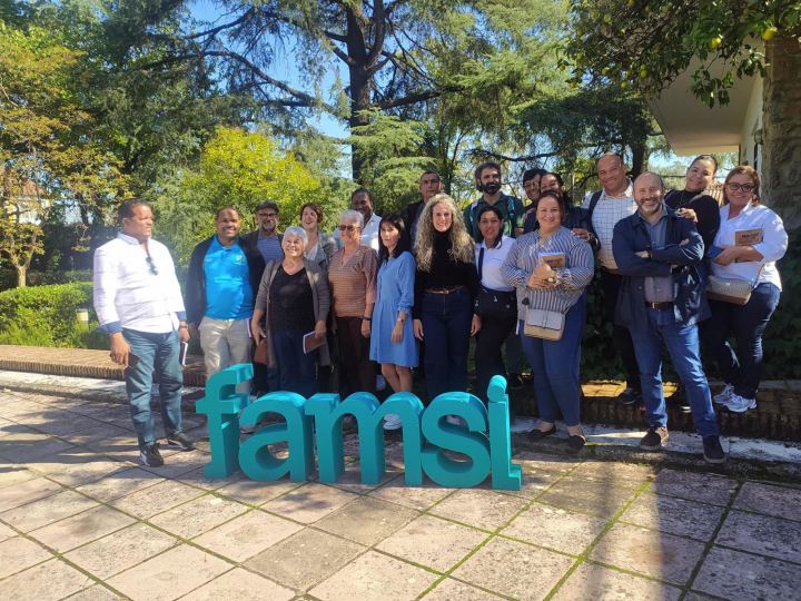 La delegaci&oacute;n de "Ventana Adelante 2&rdquo; visita la sede de FAMSI en C&oacute;rdoba
