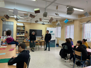 Los Palacios y Villafranca celebra el taller de reciclaje y el consumo responsable a trav&eacute;s de la costura