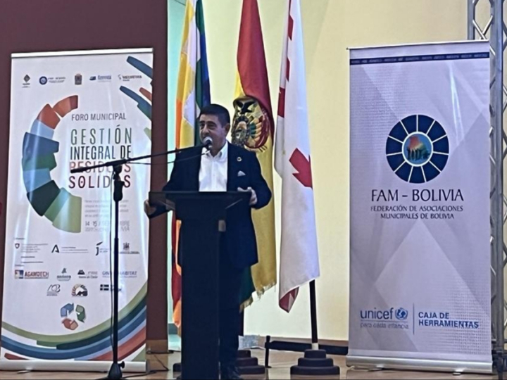 Francisco Reyes clausura en Bolivia el III Foro de Gesti&oacute;n de Residuos, con la participaci&oacute;n de m&aacute;s de 300 responsables locales