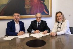 Firma del convenio entre la Diputaci&oacute;n de C&oacute;rdoba y FAMSI para trabajar en materia de oportunidades para la ciudadan&iacute;a y avanzar hacia una sociedad m&aacute;s justa