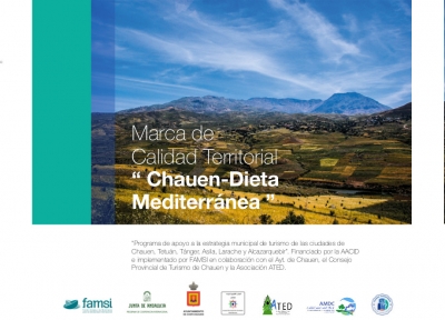 Entrega de los folletos de la Marca de Calidad Territorial de Chauen